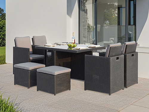 Rattan-Essgruppen
